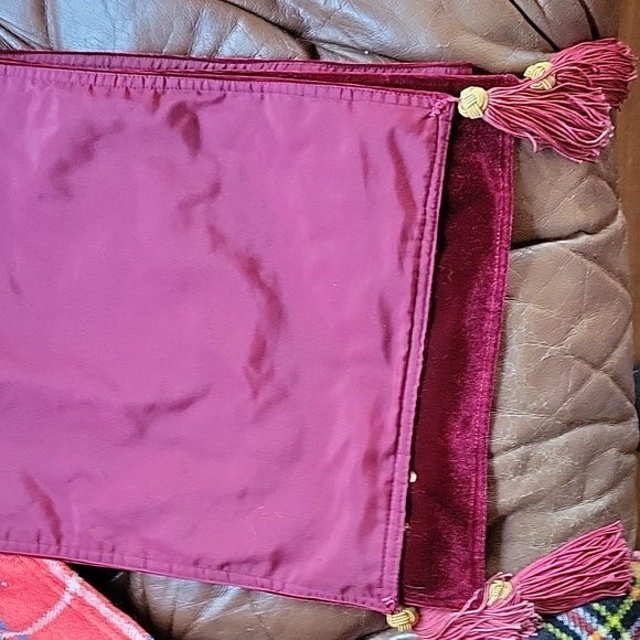 Velvet table runner. - Picture 7 of 7